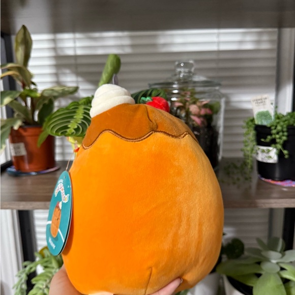 🧇Weaver the Waflle 7” Squishmallow - Picture 5 of 6